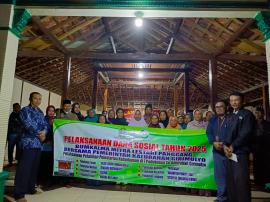 Penyerahan Stimulan Kirab dan Kelompok Seni